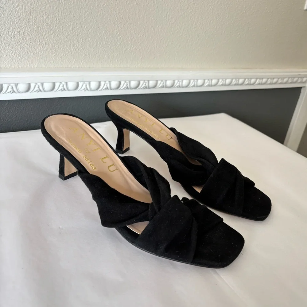 NEW Anyi Lu Alicante Kitty Black Suede Knot Kitten Heeled Sandals Size 40 / 9